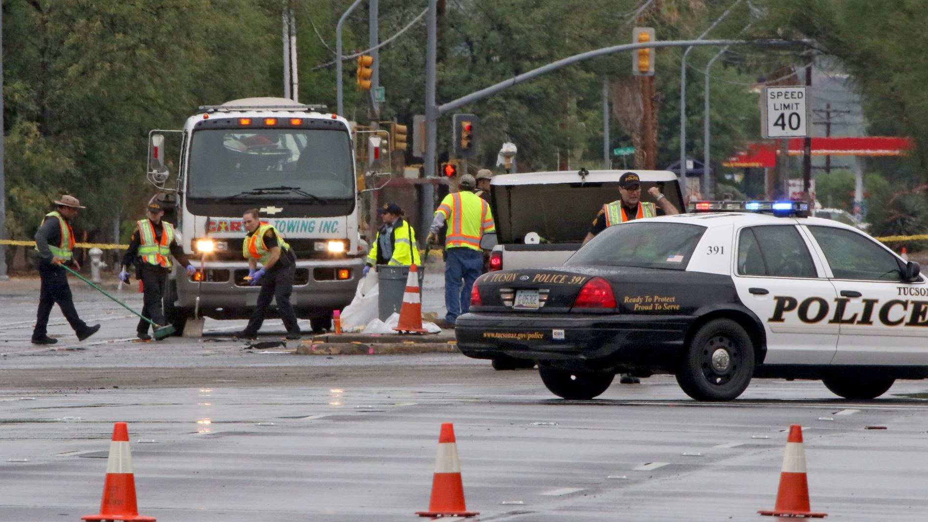 Tucson police continue search for driver in crash that killed 2 people